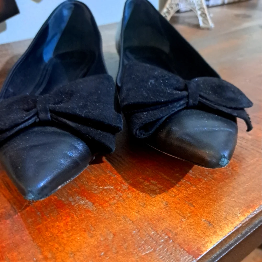 GUC Tory Burch Black Flats with Bow Detail toe Size 9